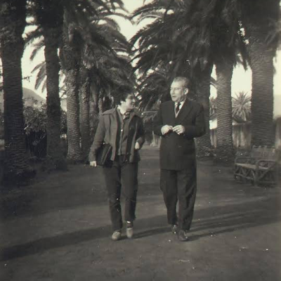 Pedro García Cabrera en el lagunero Camino Largo con Nivaria Tejera (1933, Cuba - 2016, París).